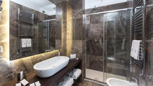 Monti Palace Hotel - image 9