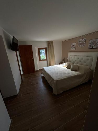 b&b JCM