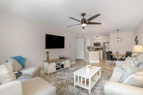 Serenity - Ground Floor Condo - Half Mile to Beach in Indialantic