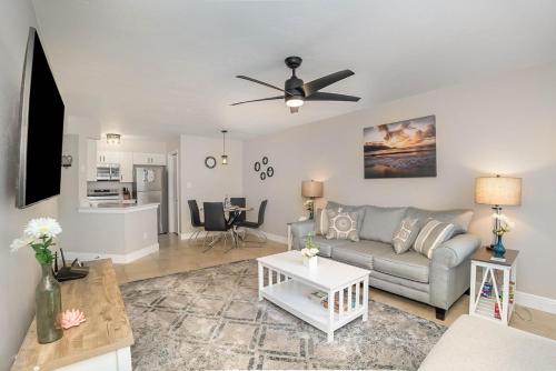 Serenity - Ground Floor Condo - Half Mile to Beach in Indialantic