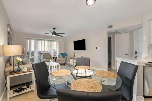 Serenity - Ground Floor Condo - Half Mile to Beach in Indialantic