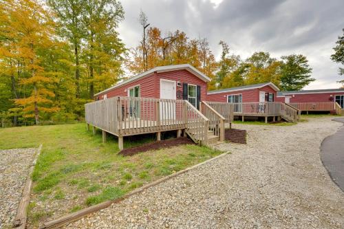 . Cozy Cabin: Community Pool & Lakefront Beach!