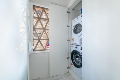 797 HOLIDAY RENTALS-Blue Pearl Luxury Apartment with Stunning Views - image 3