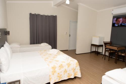 4 twin beds