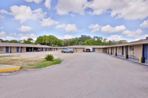 EL TEJAS MOTEL near Mission Concepcion
