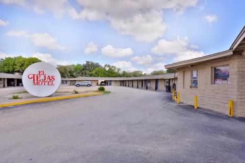 EL TEJAS MOTEL near Mission Concepcion