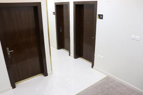 2 bedrooms, 9 beds