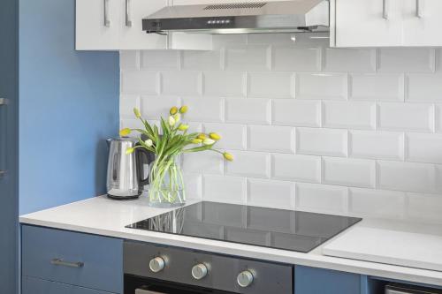 17 Megans Place - main image