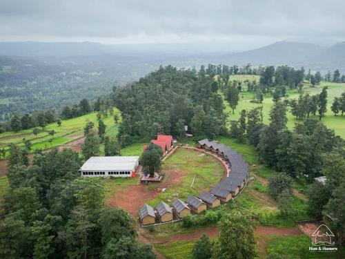 Huts And Hunters Resort Saputara