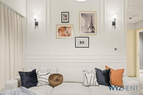 Alluring Parisian 1Br Burj Crown Near Burj Khalifa, Dubai (Foto 3)