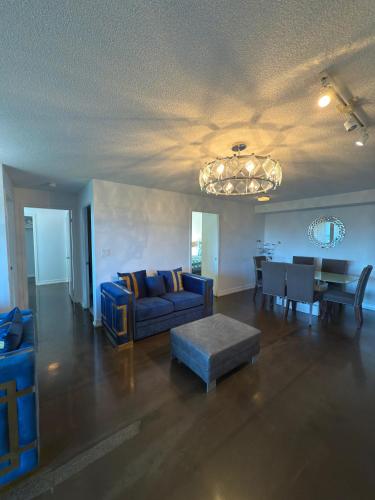 Toronto Downtown Luxurious Stylish 3 Bedroom 3 Bath 2 Balconies near Rogers Centre lakeview condo