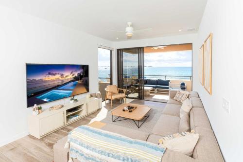 SeaDreams 1 - Luxury Condo with Shared Pool, Hot Tub, Rooftop Lounge, West Bay (foto 2)