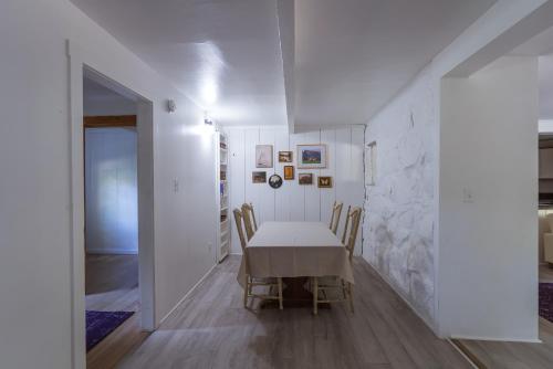 Belgrade Bungalows in Manchester (ME)