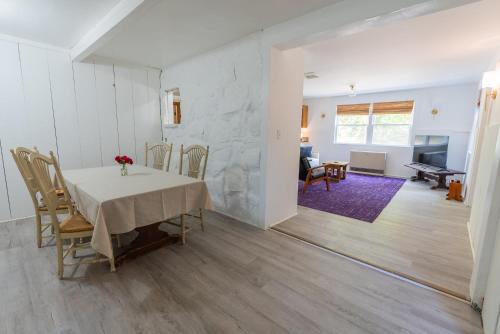 Belgrade Bungalows in Manchester (ME)