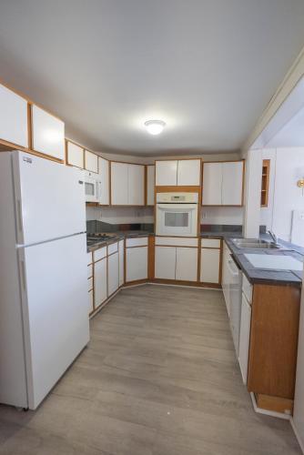 Belgrade Bungalows in Manchester (ME)