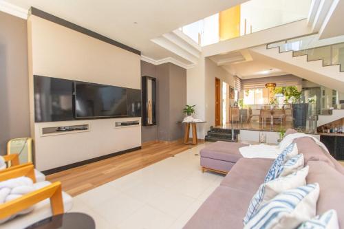 Shared lounge/TV area, Exuberante Casa c/ Piscina e Suite Master c/ Hidro in Popular