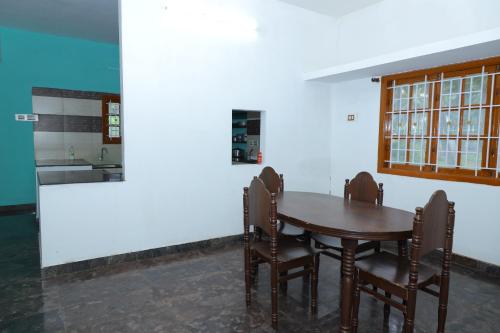Spacious 2BHK Homestay in Isha Yoga Mainroad by Shivalaya in كارونيا ناغار