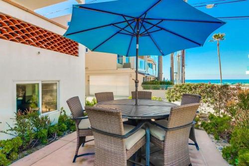 Ocean Style Townhouse – San Diego, CA