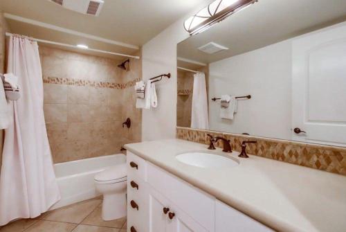 Ocean Style Townhouse – San Diego, CA