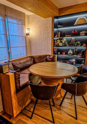 2 bedrooms, 4 beds