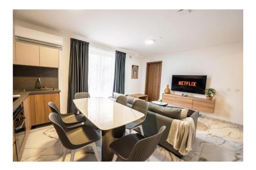 New, Stylish and Modern 1BR Apartment - by HostMT 2