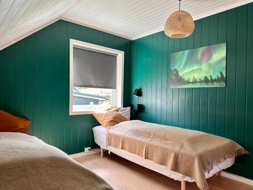 Aurora Boutique Hut with private sauna in Fjordgard