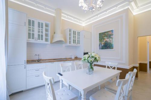 Revelton Suites Karlovy Vary - image 10
