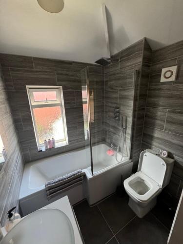 浴室, 2 Bed Worksop Home in 沃克索普市中心