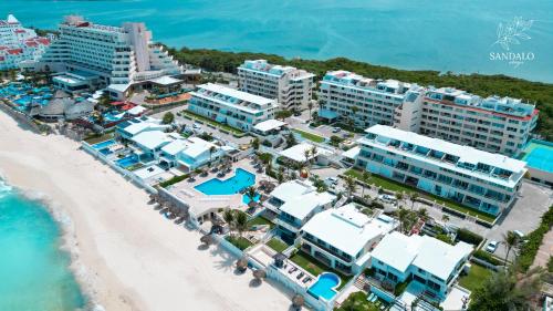 Incredible apartment condominio with BEACH