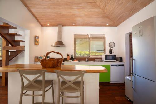 Moorea Temae Villa walking dist beach and golf in เตแน