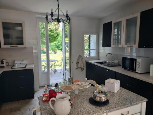 Maison avec Piscine Privée et Wifi en Dordogne - FR-1-616-501 (Maison avec Piscine Privee et Wifi en Dordogne - FR-1-616-501) in Ginestet