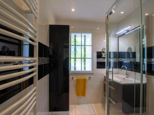 Maison avec Piscine Privée et Wifi en Dordogne - FR-1-616-501 (Maison avec Piscine Privee et Wifi en Dordogne - FR-1-616-501) in Ginestet