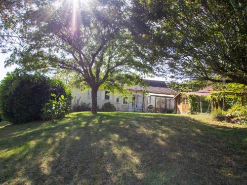 Maison avec Piscine Privée et Wifi en Dordogne - FR-1-616-501 (Maison avec Piscine Privee et Wifi en Dordogne - FR-1-616-501) in Ginestet