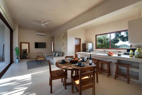Luxe 3BR Penthouse with Rooftop Pool & Jungle Panorama & Plunge Pool