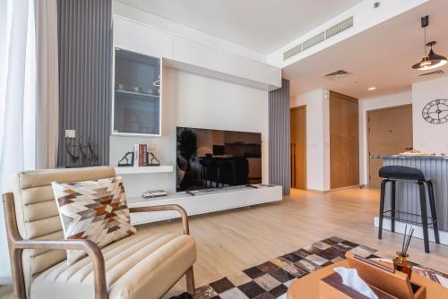 Luxury Waterfront Retreat, Sea and Creek Beach View, Dubai (photo 2)