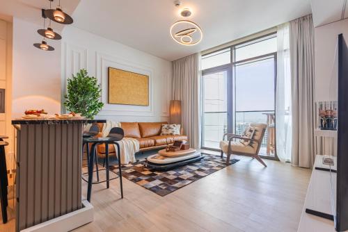 Luxury Waterfront Retreat, Sea and Creek Beach View, Dubaï
