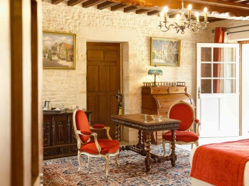 Manoir de Mathan - Chambre Junior Suite Triple PMR Résidentielle (Junior Suite Triple PMR Residentielle avec cuisine au Manoir de Mathan a Crepon 5mn d'Arromanches et) in Крепон