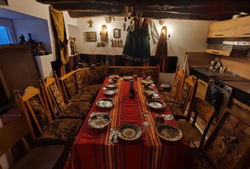 Iekārtas, Дядо Пановата къща in Svezhen