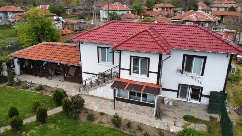Viesnīcas āriene, Дядо Пановата къща in Svezhen