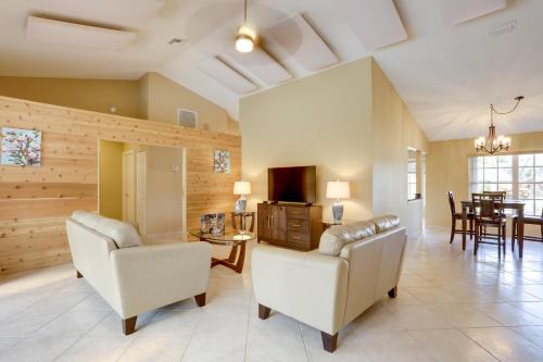 Pet-Friendly Port St Lucie Home - 7 Mi to Beaches! in North River Shores, USA