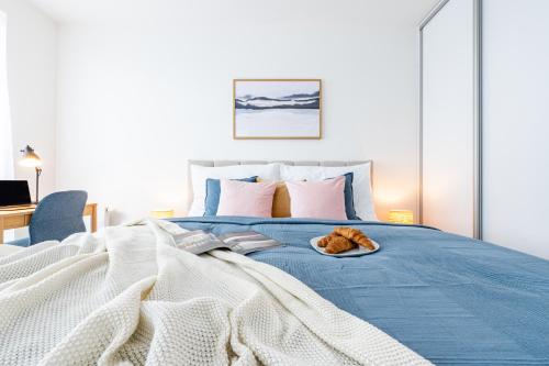 Prague Days - Family Friendly Two-Bedroom Apartment with AC Garage and Terrace in Holešovice - main image