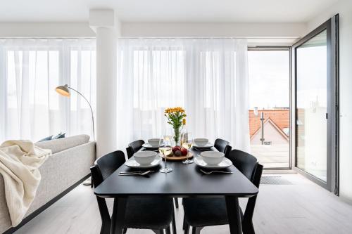 Prague Days - Family Friendly Two-Bedroom Apartment with AC Garage and Terrace in Holešovice - image 4
