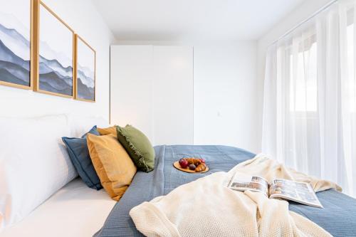 Prague Days - Family Friendly Two-Bedroom Apartment with AC Garage and Terrace in Holešovice - image 9