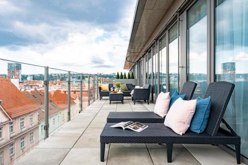 Prague Days - Family Friendly Two-Bedroom Apartment with AC Garage and Terrace in Holešovice - image 6