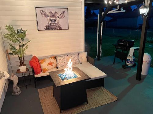 3-Minute JBLM Spacious & Cozy 4BR 2BTH Huge Yard in Dupont (WA)
