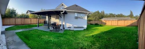 3-Minute JBLM Spacious & Cozy 4BR 2BTH Huge Yard - image 12