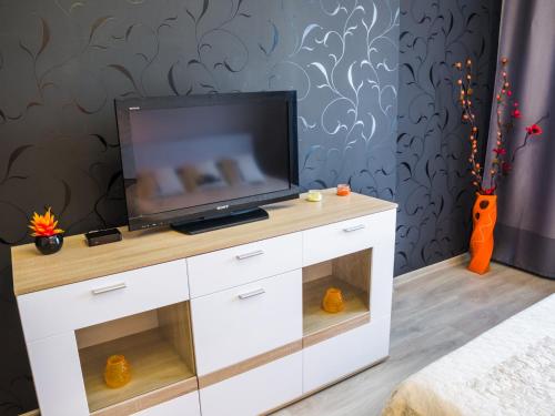 Apartment on Leninskiy - image 2