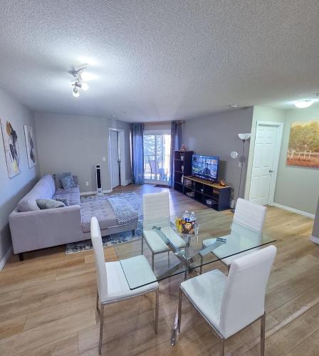The Bloom Haven - 3mins to West Edmonton Mall
