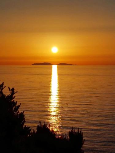 Stunning ocean view with 3 islands in front of you in เซร์เรตา