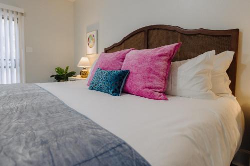 Centrally Located King Bed Midtown Liberty 2695 – khách sạn tại Đông Memphis